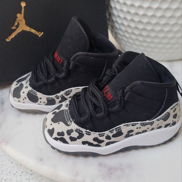 Baby Boy Jordans 11 Retro Size 6 - Picture 3 of 10
